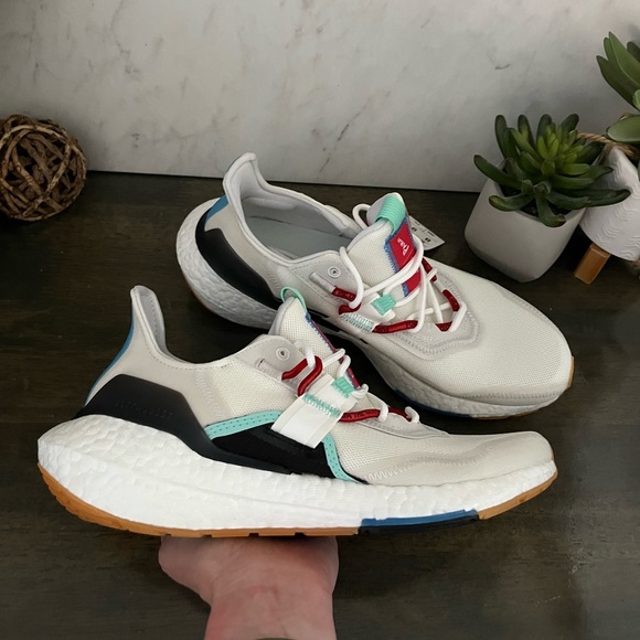 adidas UltraBOOST 22 x Parley Non Dyed - Picture 7 of 9